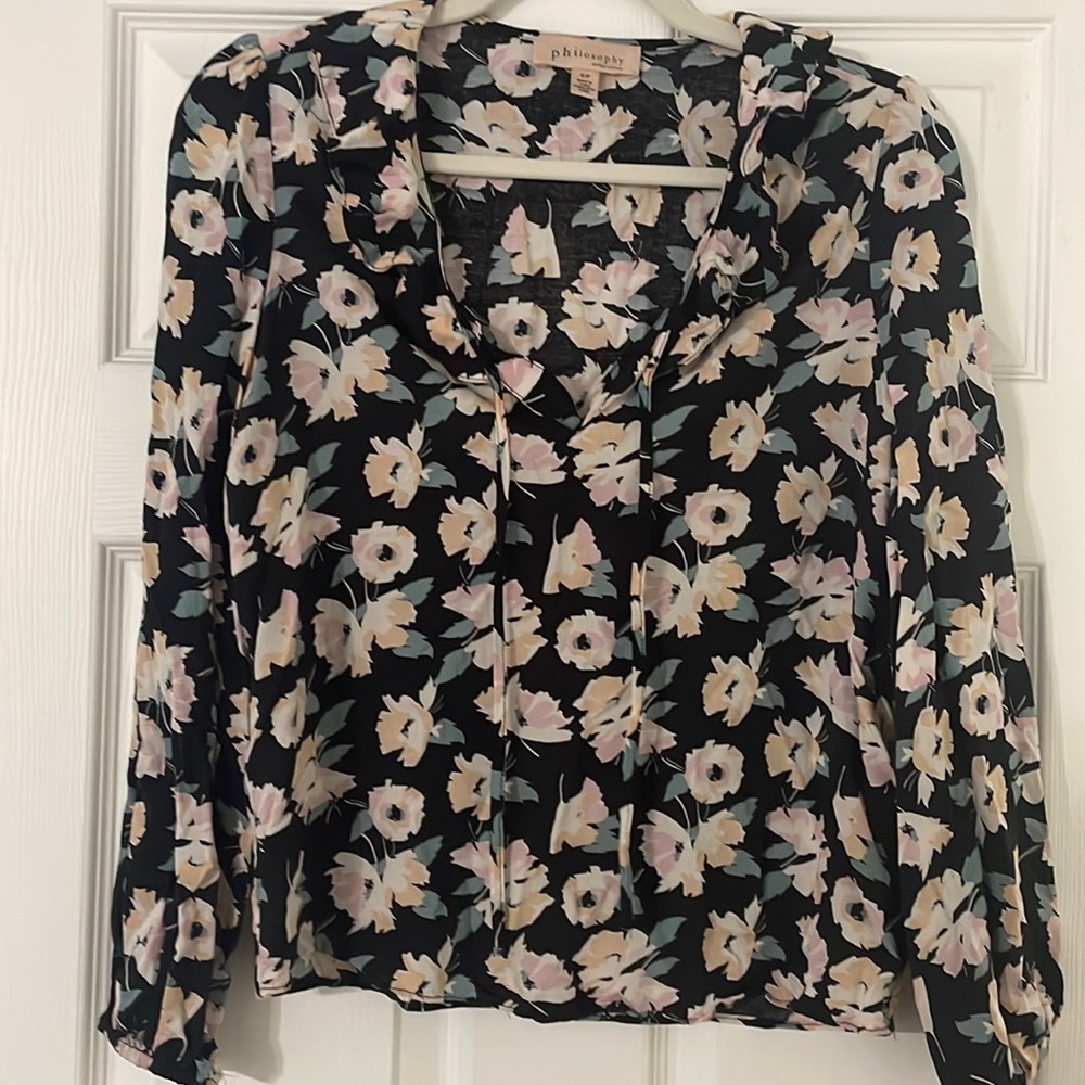 Never worn Philosophy Women’s long sleeve floral blouse